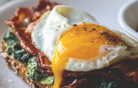 Smoked Bacon, Spinach & Egg Toasted Open Sandwich Recipe