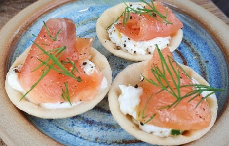 Smoked Salmon with Lemon and Horseradish Cream Canapé Recipe